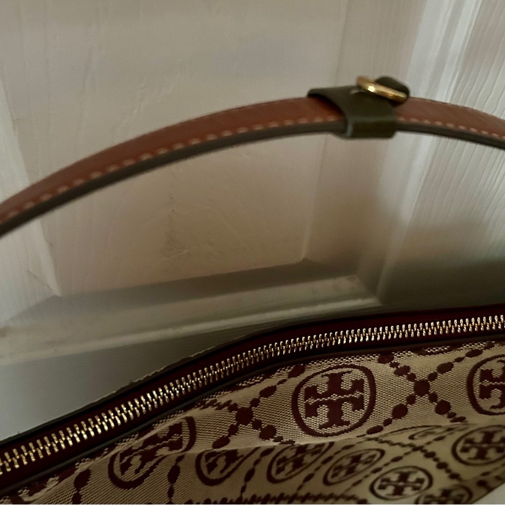 Tory Burch Patterned Shoulder Bag in Cream and Brown - Picture 6 of 7